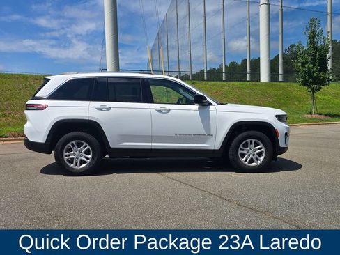 Used 2023 Jeep Grand Cherokee Laredo w/ Luxury Tech Group I AWD/4WD image 2