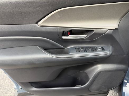 Used 2025 Toyota Grand Highlander AWD image 33