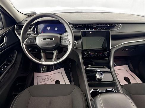 Used 2023 Jeep Grand Cherokee Laredo image 21