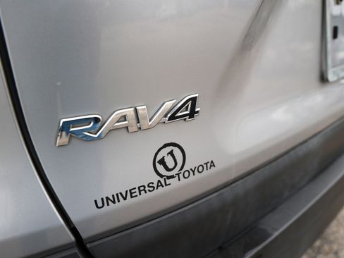Used 2019 Toyota RAV4 LE FWD image 11
