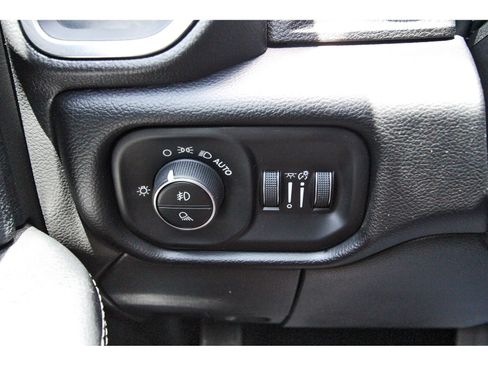 Used 2026 RAM 2500 Laramie AWD/4WD image 18