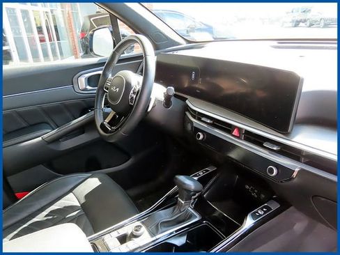 Used 2024 Kia Sorento SX Prestige image 8