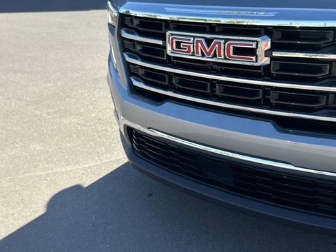 Used 2024 GMC Acadia Elevation FWD image 31