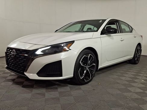 Used 2023 Nissan Altima 2.5 SR w/ SR Premium Package AWD/4WD image 6