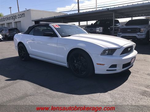 Used 2014 Ford Mustang Convertible RWD image 4