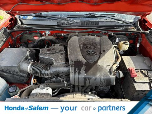 Used 2018 Toyota Tacoma TRD Sport w/ Technology Package image 9