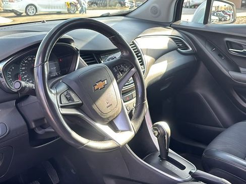 Used 2018 Chevrolet Trax LT w/ LT Convenience Package image 26