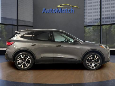 Used 2022 Ford Escape SE w/ SE Sport Appearance Package image 13
