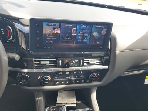 New 2026 Nissan Pathfinder SL w/ SL Premium Package image 8