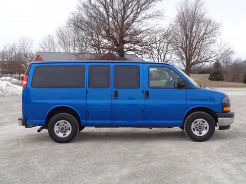 Used 2018 GMC Savana 3500 LT w/ LT Preferred Equipment Group image 6