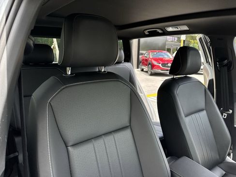 Used 2023 Volkswagen Tiguan SE R-Line image 46