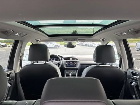 Used 2021 Volkswagen Tiguan SEL AWD/4WD image 14