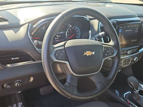Used 2023 Chevrolet Traverse LT FWD image 11