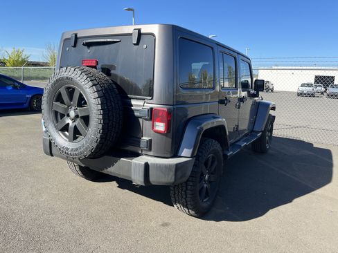 Used 2017 Jeep Wrangler Unlimited Rubicon image 4
