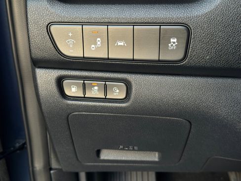 Used 2020 Kia Niro EX Premium FWD image 18