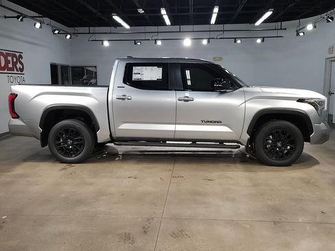 New 2026 Toyota Tundra Limited AWD/4WD image 8