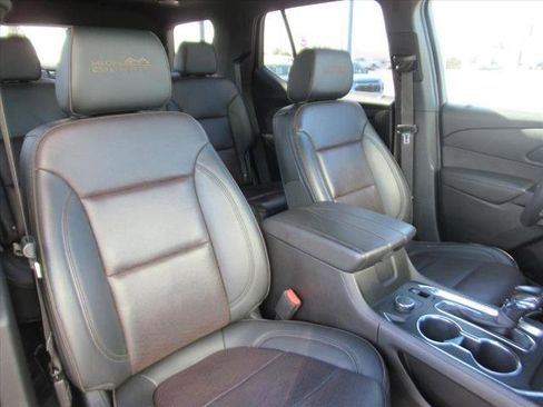 Used 2022 Chevrolet Traverse High Country image 8
