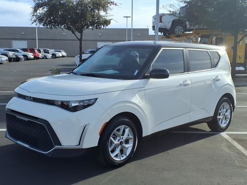 Used 2023 Kia Soul S image 12