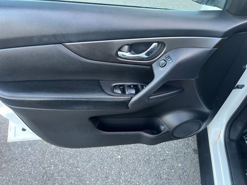 Used 2015 Nissan Rogue SV w/ SV Moonroof Package AWD/4WD image 21