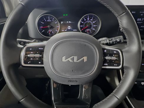 Used 2024 Kia Carnival LX FWD image 18
