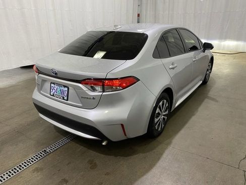 Certified 2022 Toyota Corolla LE image 4