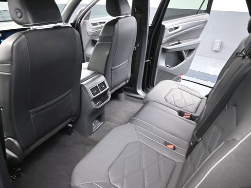 Used 2024 Volkswagen Atlas Cross Sport SE image 36