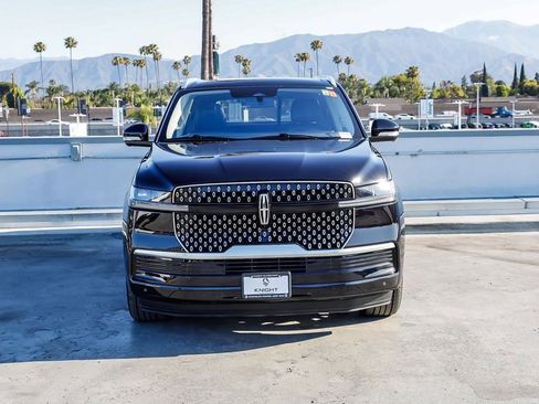 Used 2025 Lincoln Navigator Reserve AWD/4WD image 3