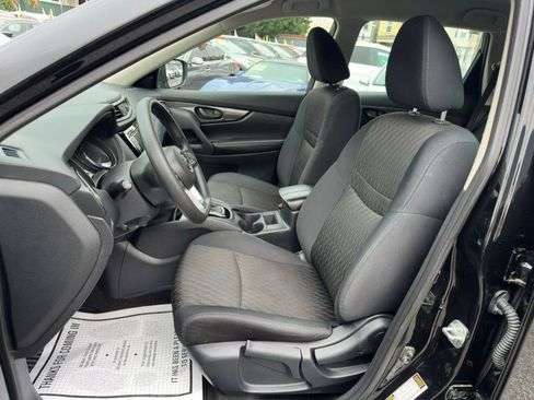 Used 2019 Nissan Rogue S FWD image 12
