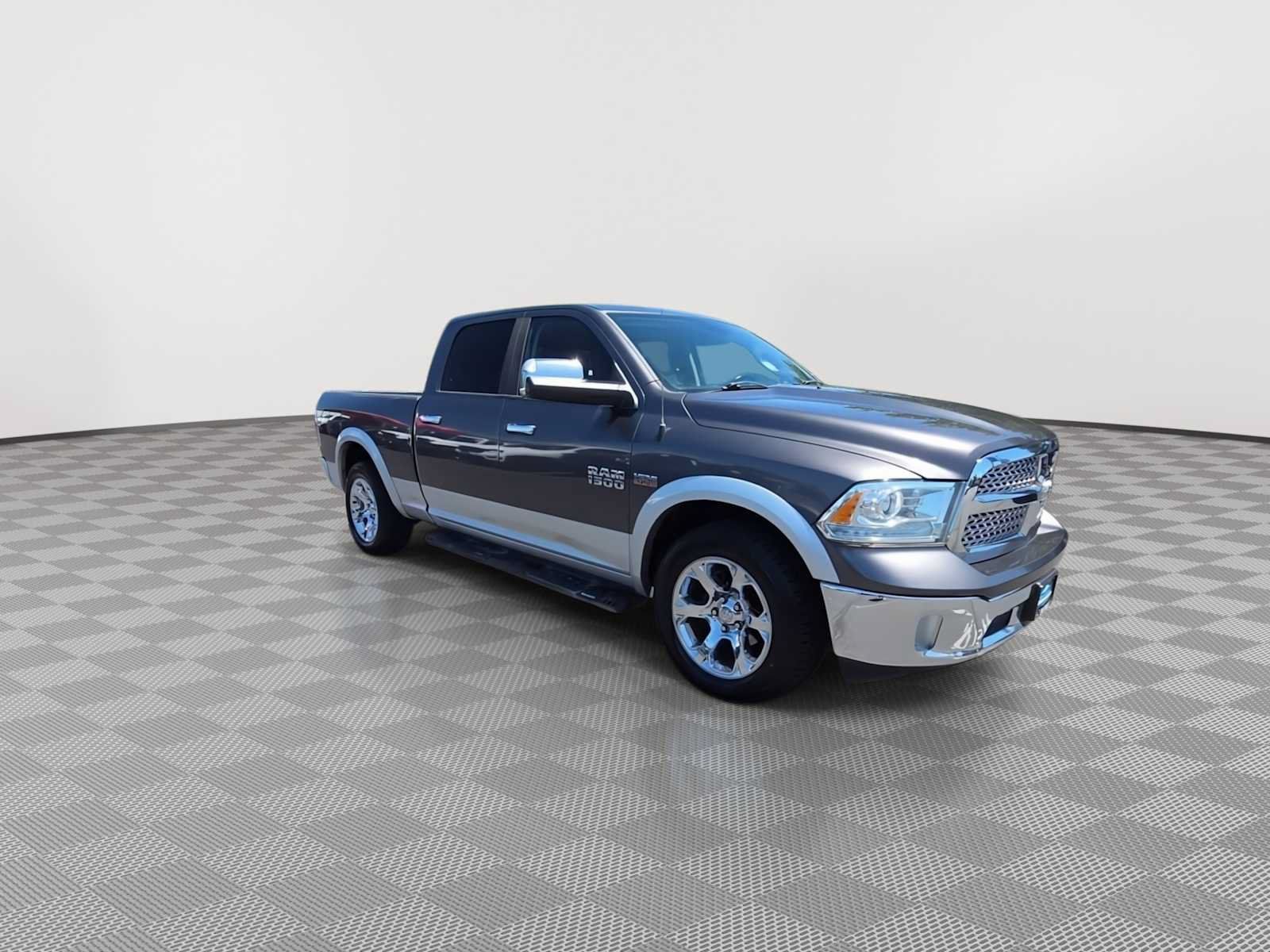 Used 2014 RAM 1500 Laramie AWD/4WD image 2