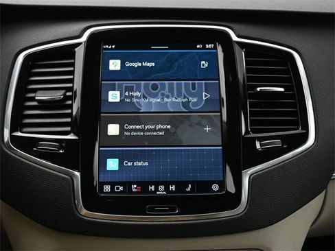 Used 2023 Volvo XC90 B6 Plus w/ Protection Package image 13