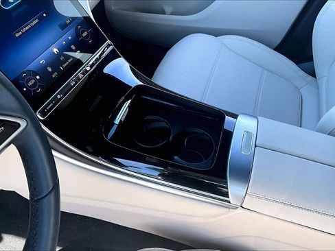 Used 2025 Mercedes-Benz GLC 300 4MATIC image 16