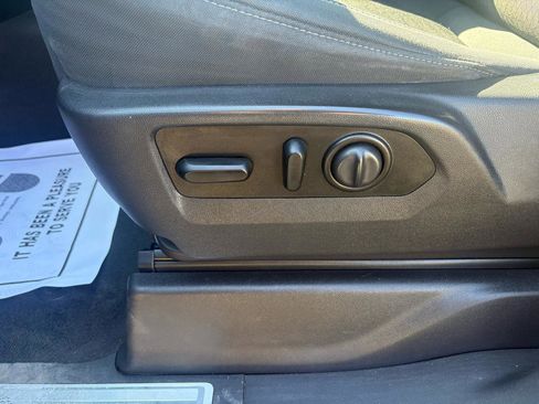 Used 2021 Chevrolet Silverado 1500 LT image 10