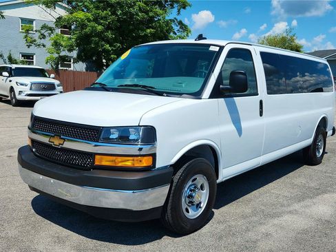 New 2026 Chevrolet Express 3500 LT w/ LT Preferred Equipment Group RWD image 4