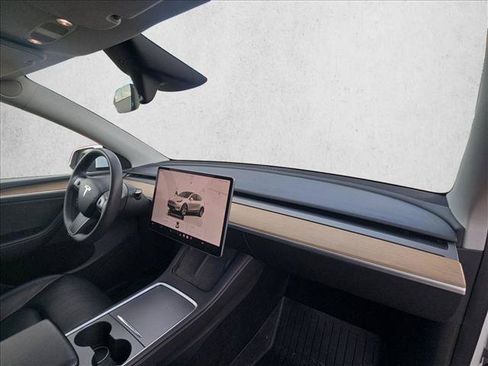 Used 2023 Tesla Model Y Long Range AWD/4WD image 21