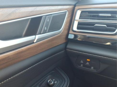 New 2026 Volkswagen Atlas SE image 22