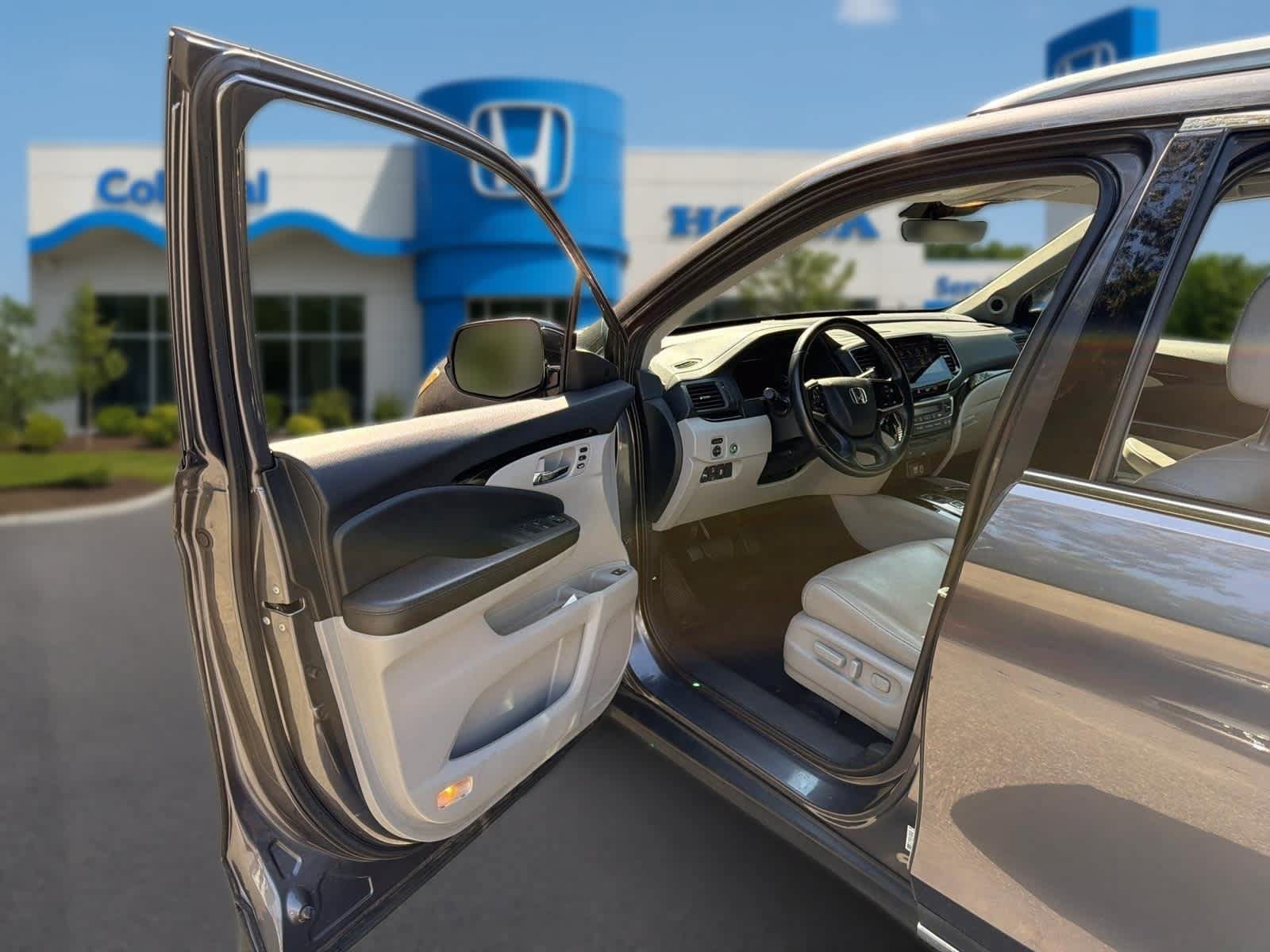 Used 2019 Honda Pilot Touring image 11
