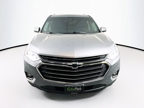 Used 2018 Chevrolet Traverse LT image 2