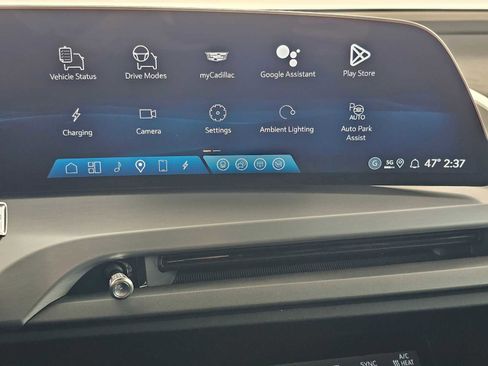 New 2026 Cadillac Vistiq Sport w/ LPO, Floor Liner Package AWD/4WD image 25