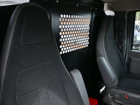 Used 2024 GMC Savana 2500 w/ Driver Convenience Package image 16