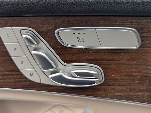Used 2021 Mercedes-Benz GLC 300 4MATIC image 21