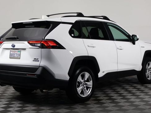 Used 2020 Toyota RAV4 XLE w/ Convenience Package AWD/4WD image 4