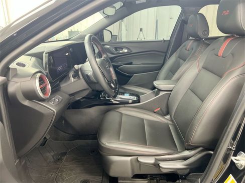 Used 2024 Chevrolet Trax RS w/ Sunroof Package image 19