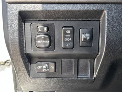 Used 2014 Toyota Tundra SR5 w/ SR5 Upgrade Package RWD image 24
