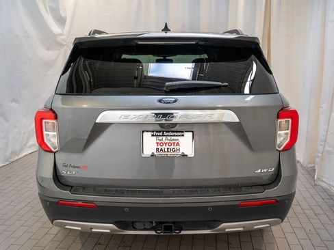 Used 2021 Ford Explorer XLT w/ Equipment Group 202A image 5