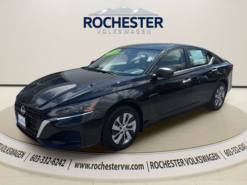 Used 2024 Nissan Altima 2.5 S FWD image 2
