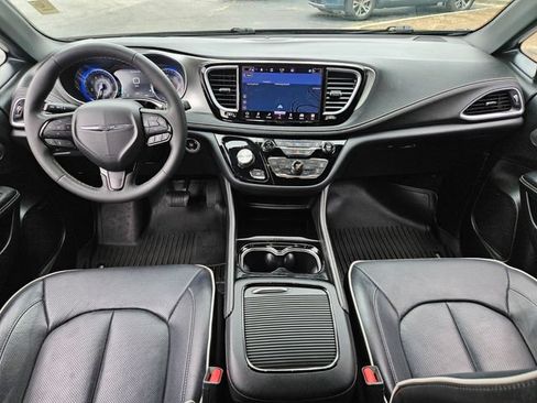 Used 2022 Chrysler Pacifica Limited w/ S Appearance Package FWD image 12