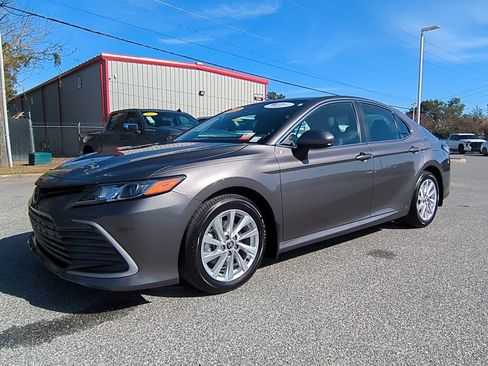 Used 2023 Toyota Camry LE image 10
