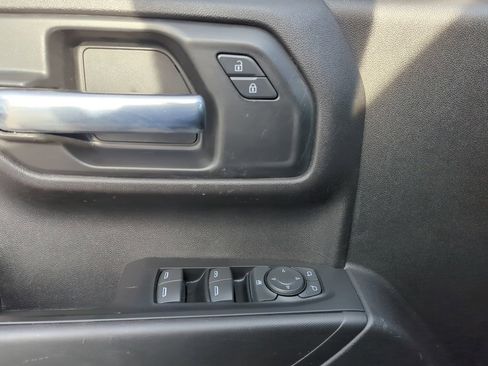 Used 2020 Chevrolet Silverado 1500 Custom w/ Custom Value Package image 11