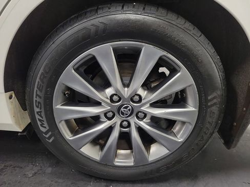 Used 2017 Toyota Camry XLE FWD image 10