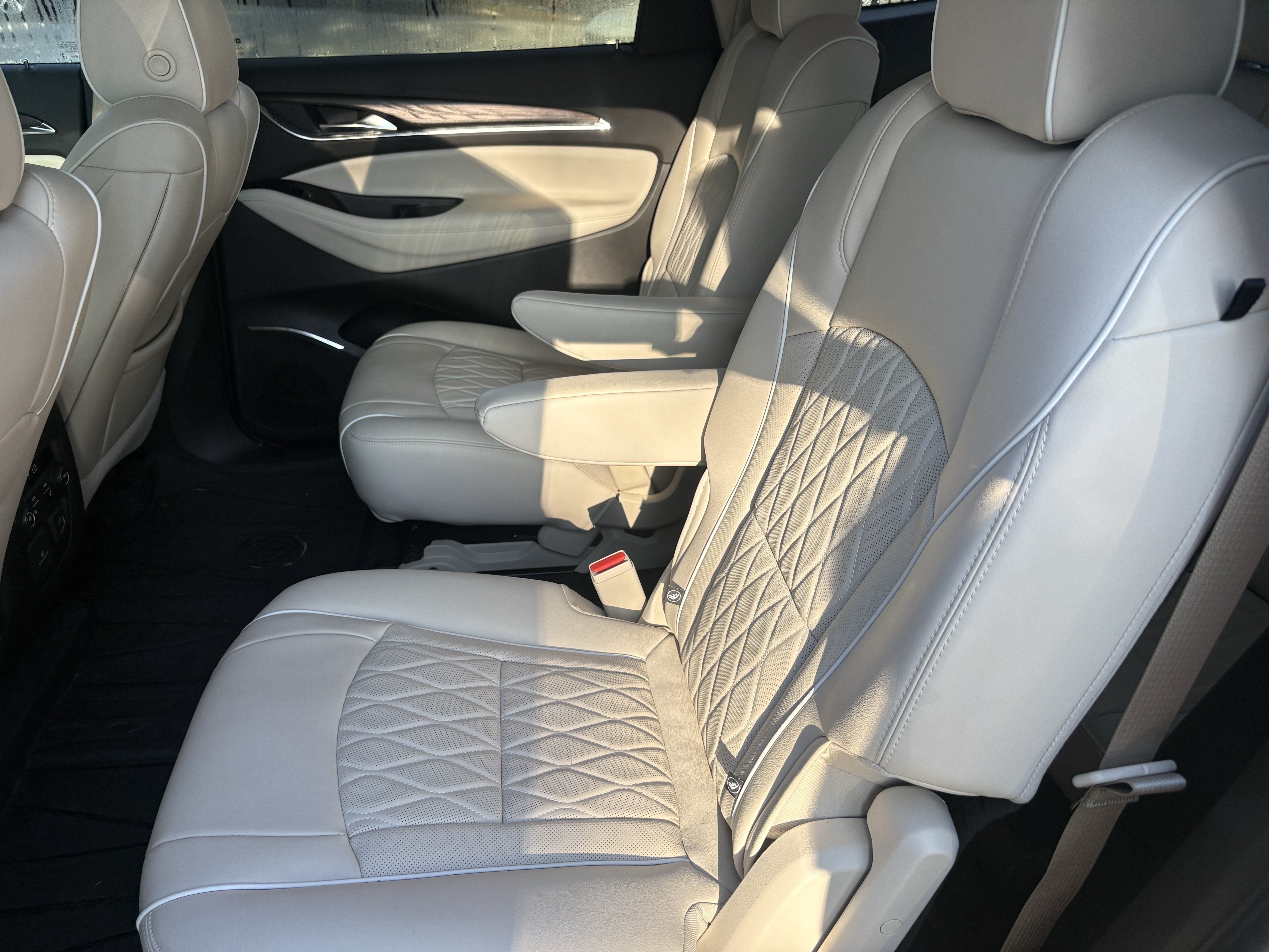 Used 2024 Buick Enclave Avenir FWD image 9